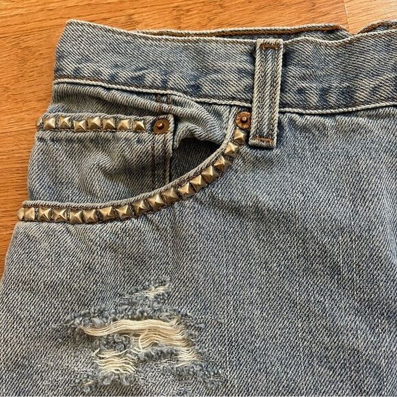 VINTAGE LEVI’S Cut Off Distressed Studded Denim Shorts Reworked Sz 30 - Picture 2 of 6